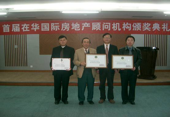 獲獎(jiǎng)?wù)掌? height=